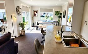 Stylish Fresh Haven For Up To 8 Guests